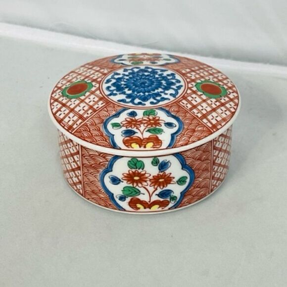 Vintage Japanese Floral Takahashi Round Porcelain Trinket Box Japan Red Blue Exc - Picture 1 of 7